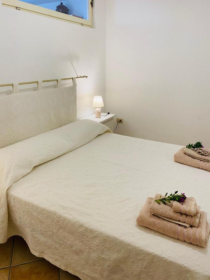 The Sailor'S House Apartment San Pantaleo Bagian luar foto